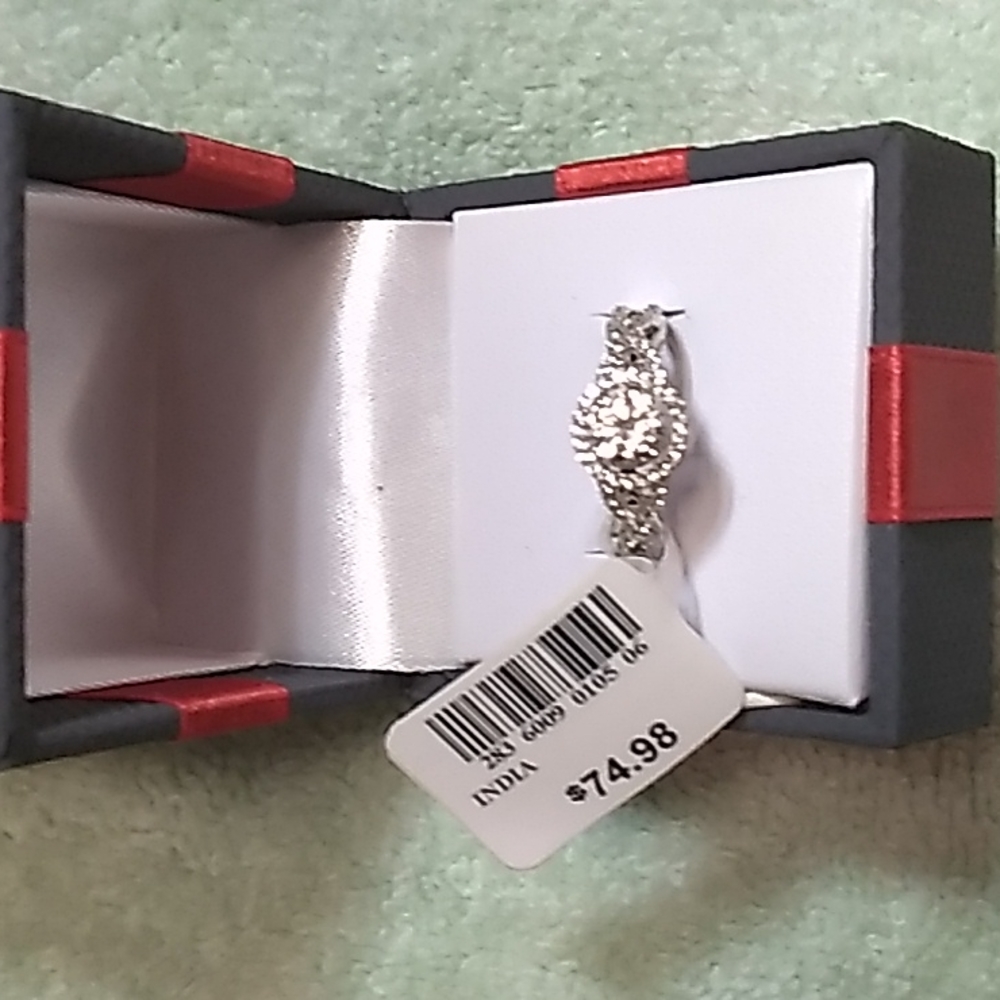 JC PENNEY Lab created White Sapphire set in Sterling Silver. SIZE 8